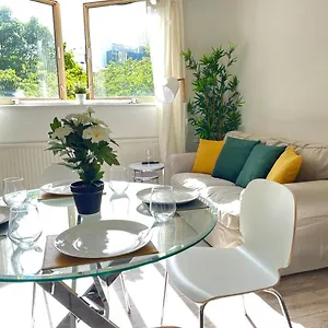 tower-bridge-canary-wharf-modern-2-bed-2-bath-apartment.brighton-hotels-england.com/